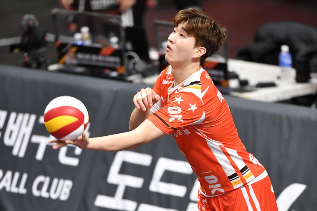 서브 시도하는 박승수