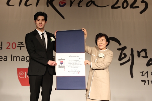 황선우, 한국이미지상 새싹상