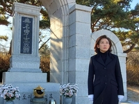 나경원, 이승만·박정희·YS 묘역 참배…당권도전 결심 굳혔나