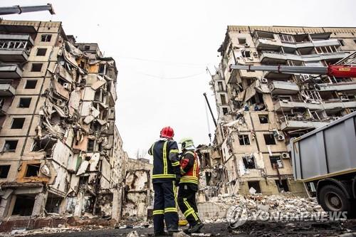 러시아 공습으로 부서진 우크라이나 도시