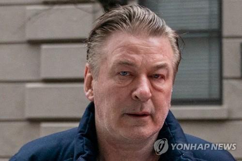 촬영장 총격 사건으로 기소된 미국 배우 알렉 볼드윈