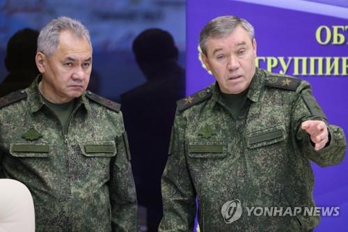 쇼이구 러시아 국방장관(왼쪽)과 게라시모프 통합사령관 