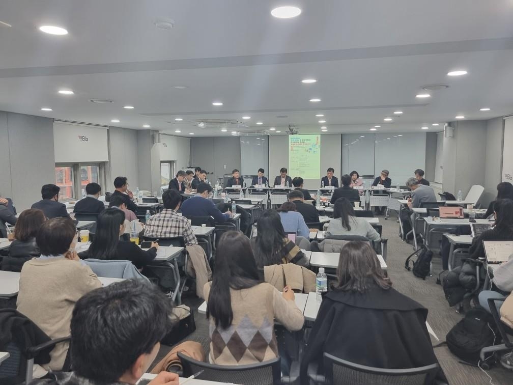 한국주택학회와 대한국토·도시계획학회, 한국부동산분석학회는 24일 '주택가격지수 특성 비교와 개선 방향'을 주제로 공동 세미나를 개최했다. [김치연 기자, chic@yna.co.kr]