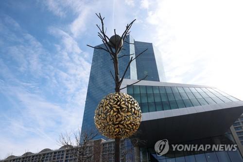 "ECB, 크레디트스위스 유동성 지원 확인 뒤 '빅스텝' 결정"