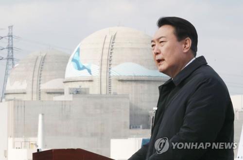 2021년 12월 신한울 3·4호기 건설중단 현장서 원전공약 발표하는 윤석열 당시 후 