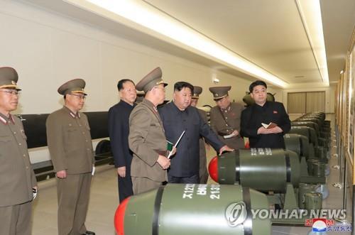북한, 전술핵탄두 '화산-31' 전격 공개