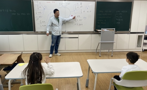 수업하는 이태윤 교사
