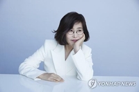 경찰, '회삿돈 횡령 의혹' 가수 이선희 소환조사
