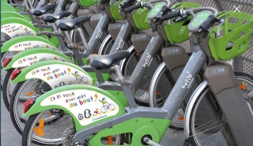 프랑스의 생명권 단체 '생존자들'이 공용 자전거 '벨리브'에 붙인 스티커
