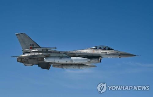 우크라, F-16 학수고대…서방, 조종사 훈련안도 '뭉그적'