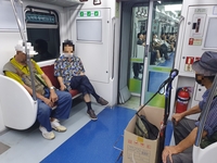 "집에선 에어컨 못 틀어"…폭염 피해 지하철 타는 노인들