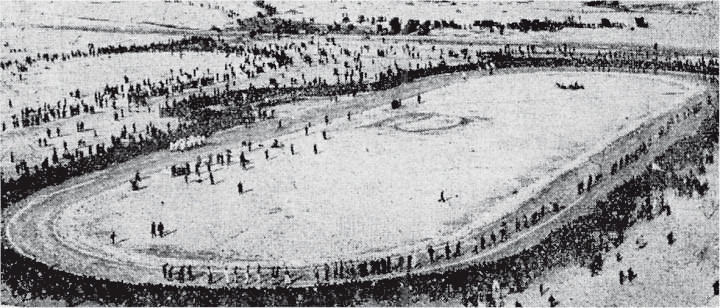The 27th National Winter Sports Festival was held on a special rink on the frozen Han River, and ice hockey and ice speed games were held.  1947 [100 years of history provided by the Korean Sports Council]