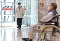 성대 의대 교수들 "증원 자율조정은 조삼모사…정원 동결해야"