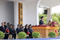 육사찾은 대만총통 "中 '대만병탄'을 부흥으로 간주…철저 대비"