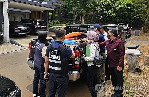 사진은 한국과 인도네시아 정부가 공조해 지난해 인도네시아 현지에서 저작권 범죄 조직을 압수수색하는 모습. [문화체육관광부 제공. 재판매 및 DB 금지]