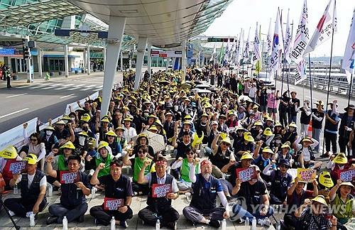 민주노총 전국공공운수노조 인천공항지역지부 조합원들(2024.8.13)