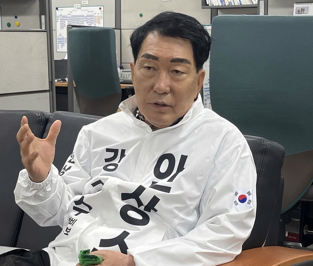 강화군수 선거 무소속 출마 설명하는 안상수 전 인천시장 