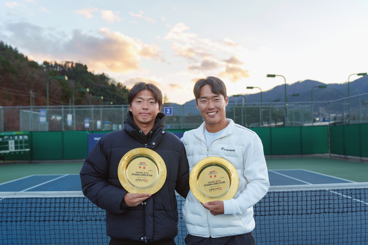 현준하(왼쪽)와 신산희