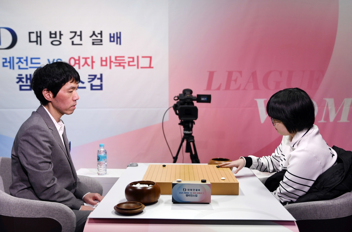 이창호 9단이 김민서 4단에게 승리했다.