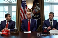 트럼프, 對中관세 선제인하 일축하면서도 "어느 시점엔 낮출 것"
