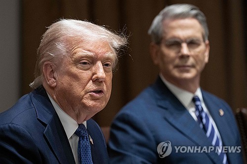 도널드 트럼프 미국 대통령과 스콧 베선트 재무장관