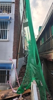 부풀었던 수원 다세대주택 외벽 결국 붕괴…"건물 구조는 안전"