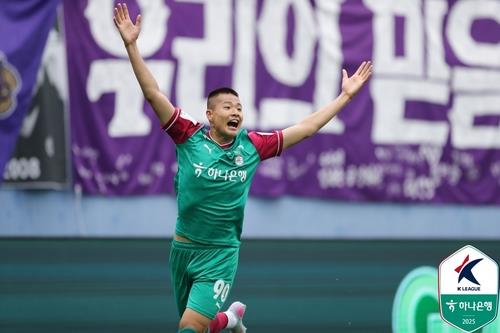 황선홍 감독, '대전의 미래' 김현오에 "가진 게 꽤 있는 선수"