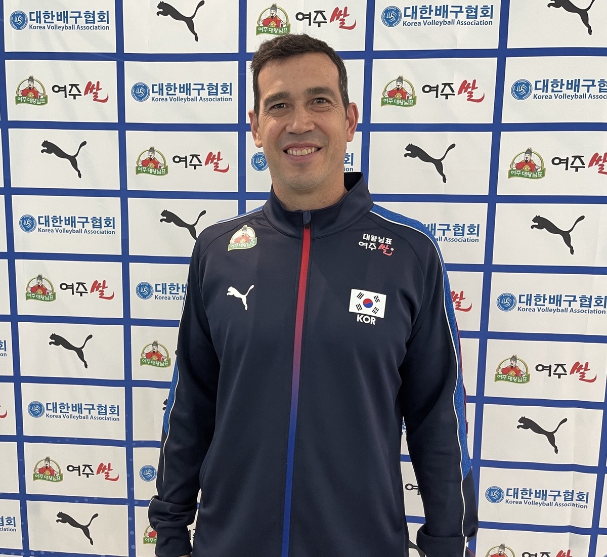 잔류를 목표로 VNL에 출전하는 페르난도 모랄레스 여자배구 대표팀 감독