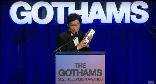 美 고섬어워즈 공로상 받은 황동혁 감독 기적 계속되는 기분