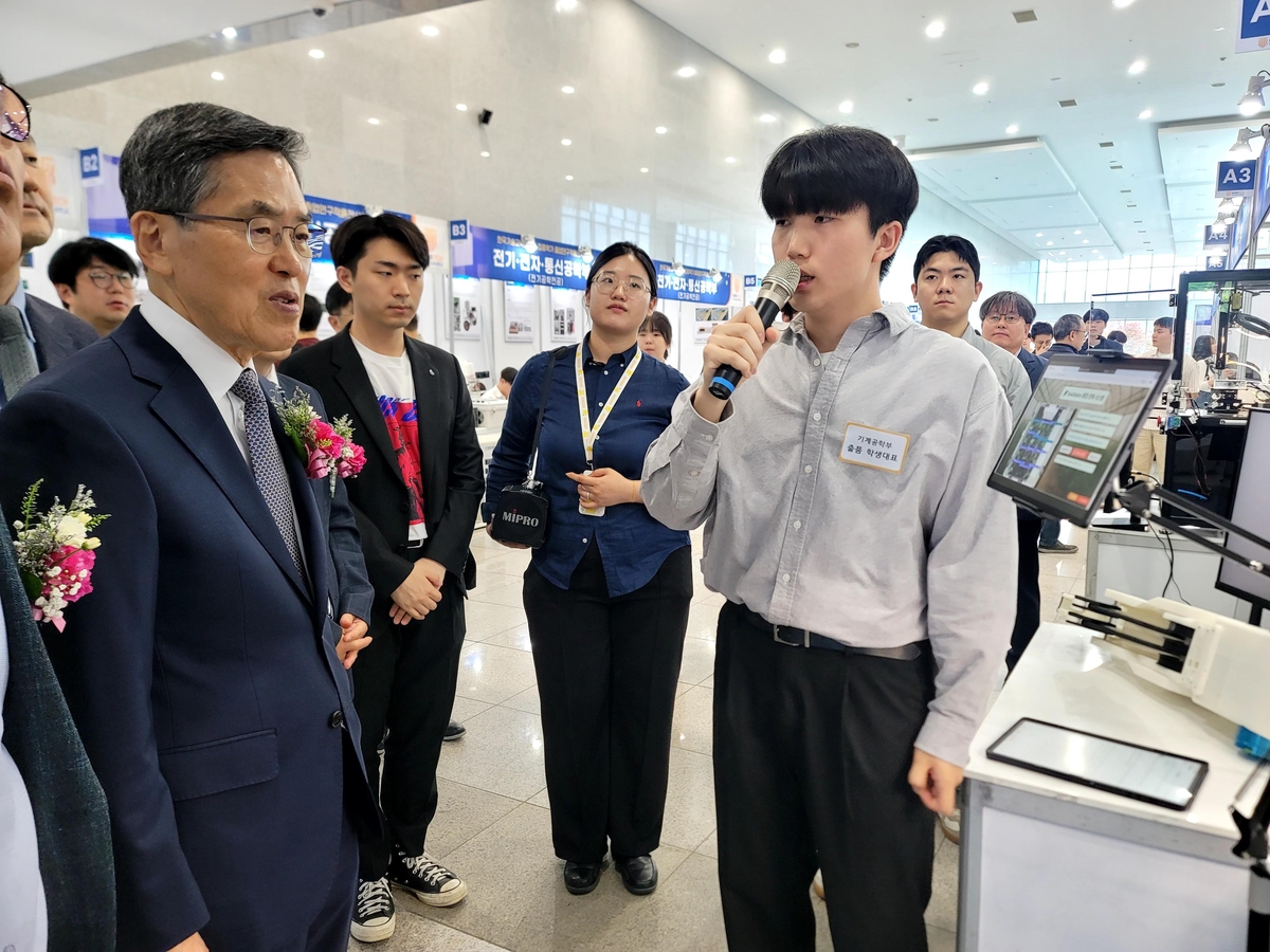 한국기술교육대, 로봇·드론 등 첨단산업 담은 졸업작품전시회