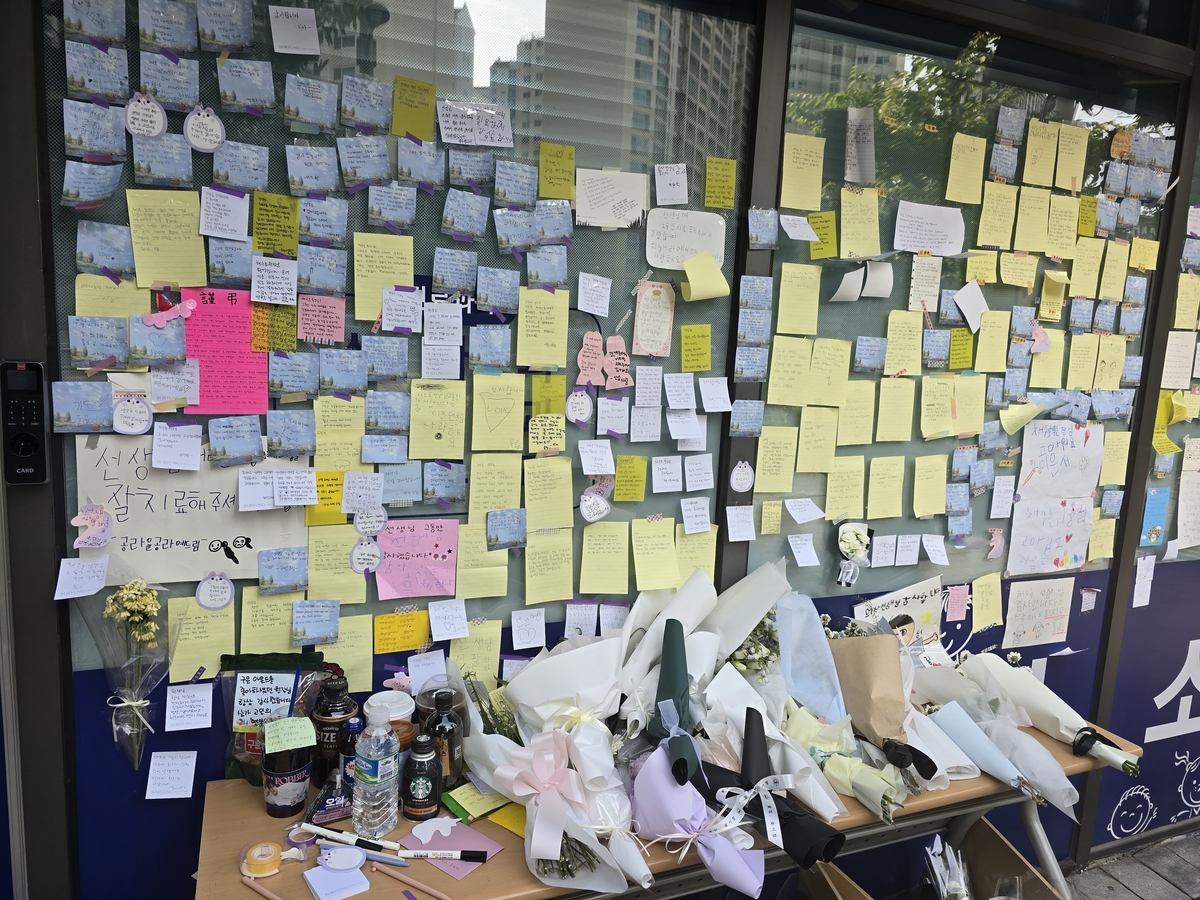 "선생님 감사합니다" 소아과 의사의 죽음, 번지는 추모 물결