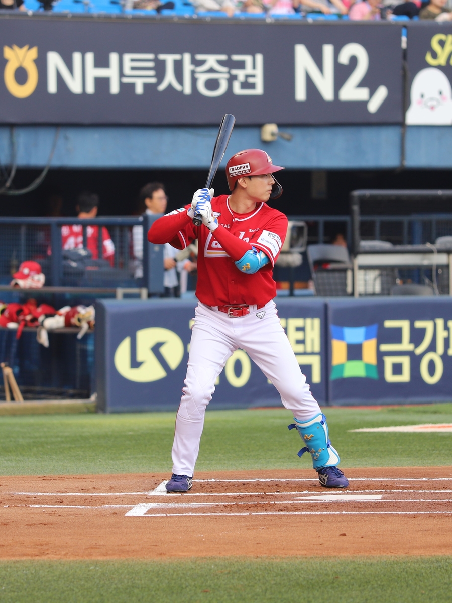 프로야구 SSG, 이적생 김성욱 3안타 활약 앞세워 선두 LG 제압