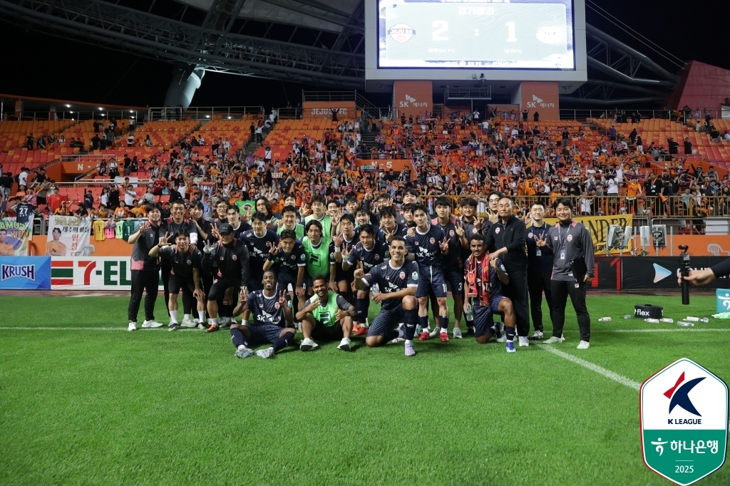3연승을 기뻐하는 제주SK FC 선수들