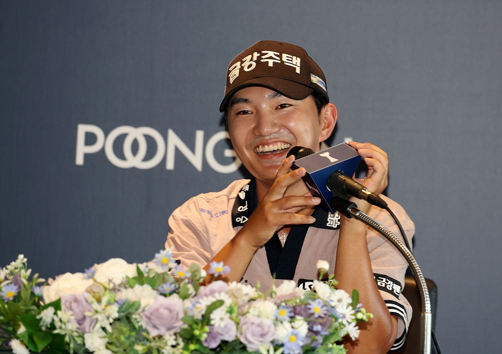 옥태훈, KPGA 선수권 첫날 8언더파 단독 선두