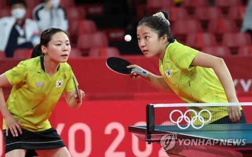 2020 도쿄 올림픽 때 여자복식 듀오로 나섰던 신유빈(오른쪽)과 최효주