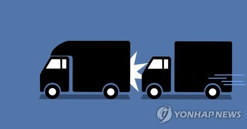 신대구부산고속도로서 화물차끼리 추돌…"경상 2명"