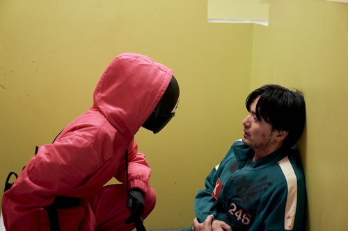 '오겜' 4년 대장정 마쳤다…LA 딱지치기에 스핀오프 …