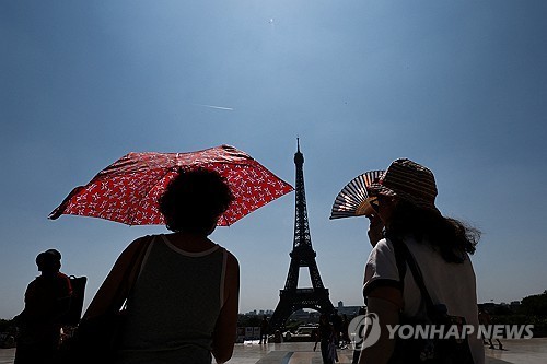 '36도 폭염' 프랑스에서 차량 안 방치된 두살배기 사…