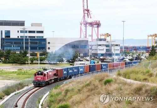 포항 영일만항 철도 화물운송 증가…열차운행 주 10→1…