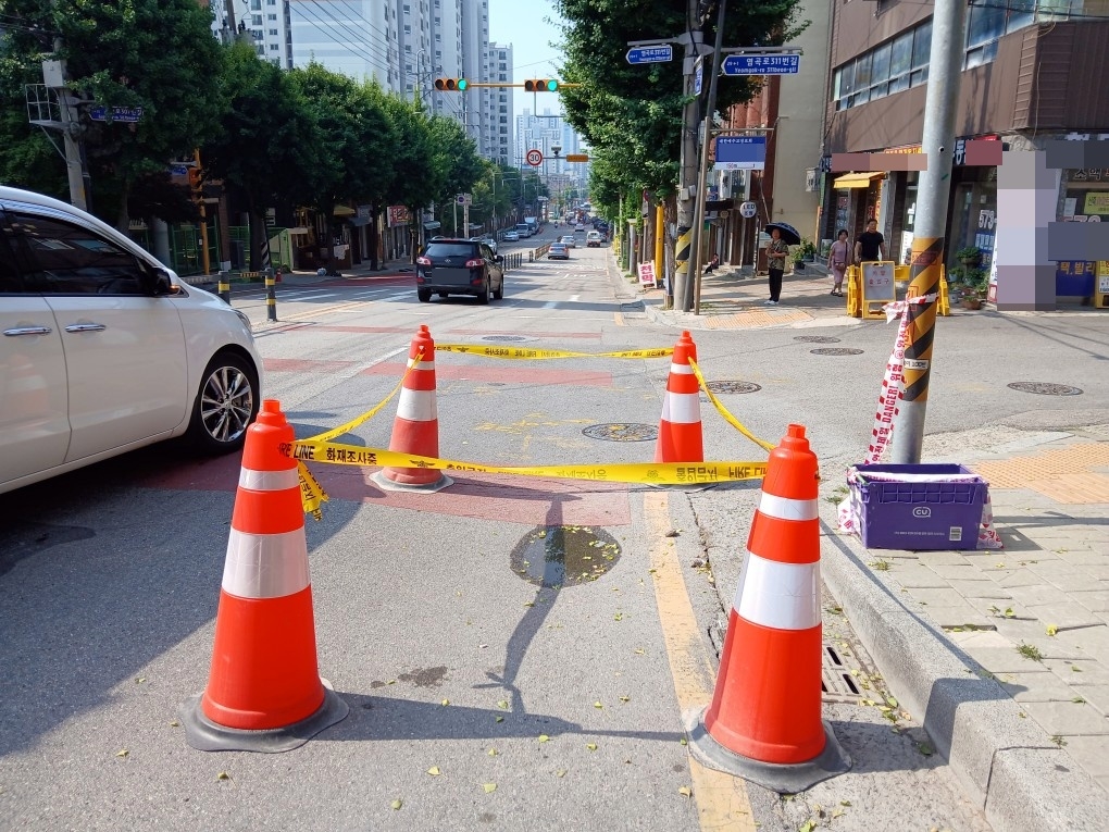 인천 석남동서 도로 일부 침하…소방·경찰 안전조치