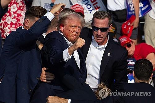 트럼프 유세 중 암살 시도 사건 1년…트럼프 "잊을 수…
