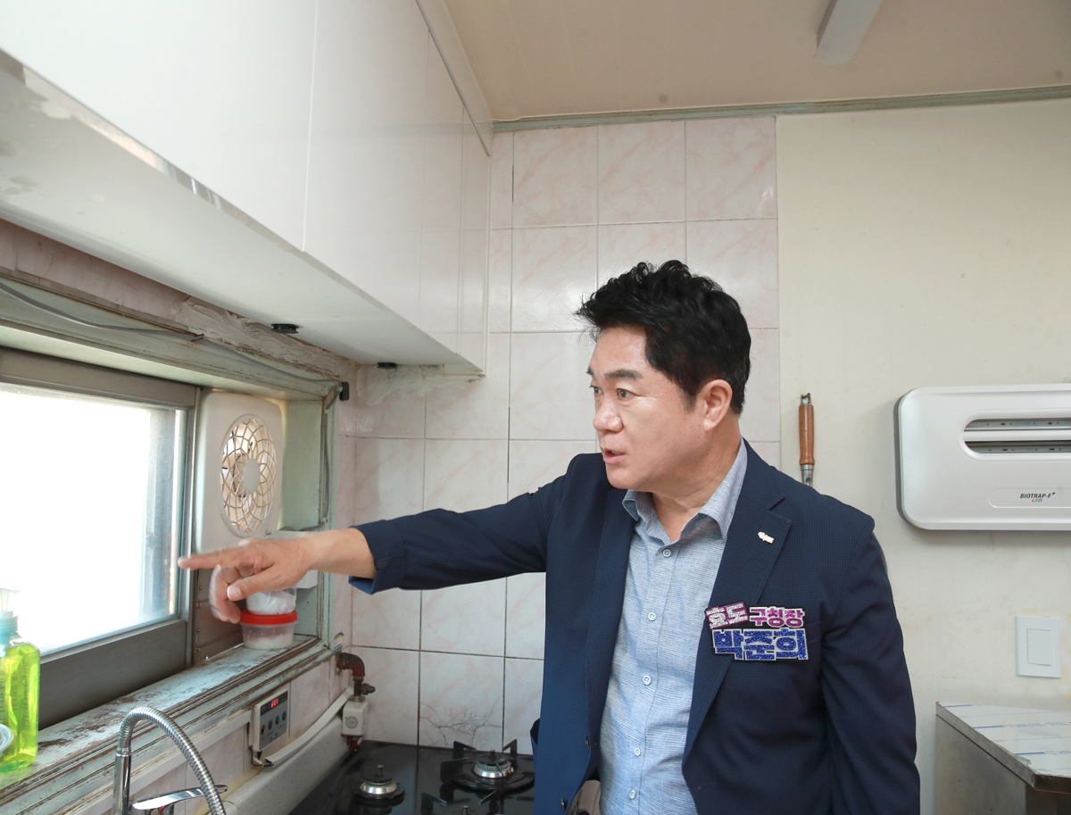 관악구청장, 경로당 115곳 순회방문…"폭염속 건강·안…
