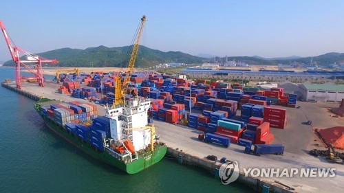 서산 대산항 기름 소량 유출…"비에 씻겨 내려가 해양오…