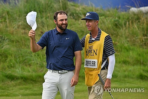 디오픈 우승 때 셰플러와 스콧.