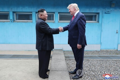 2019년 판문점에서 만난 북미 정상