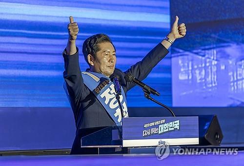 80년대 민주화 투사에서 거대 여당의 수장으로