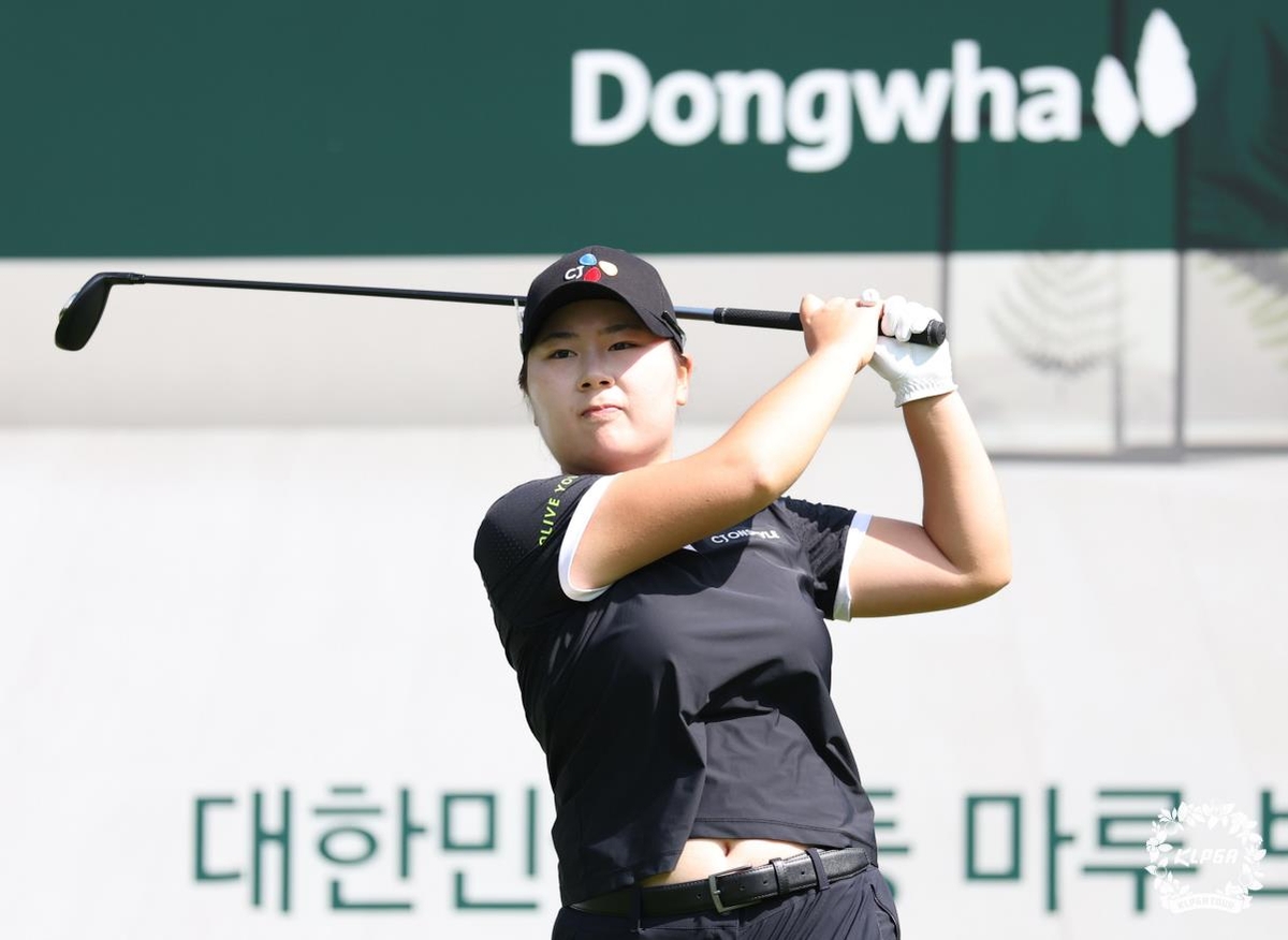 홍정민, 시즌 2승 정조준…KLPGA 메디힐 챔피언십 2R 단독 선두