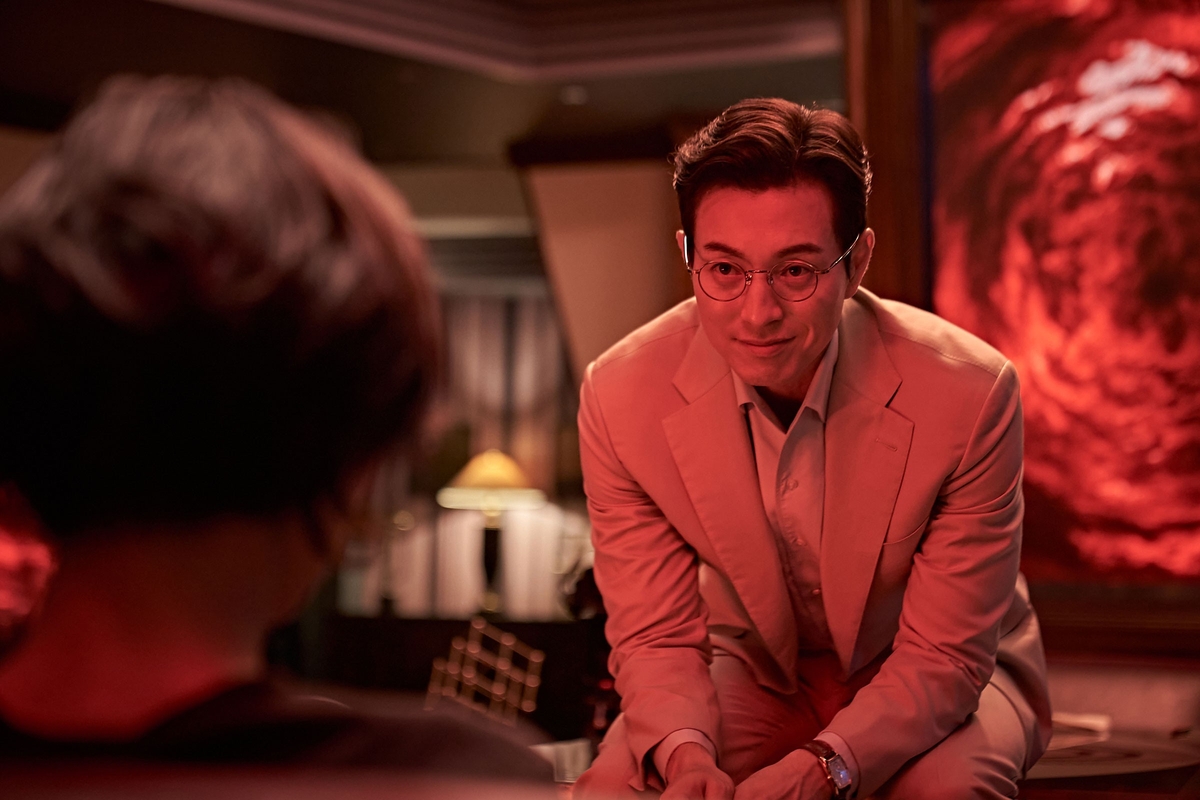 스위트룸서 심리 싸움하는 살인범과 기자…영화 