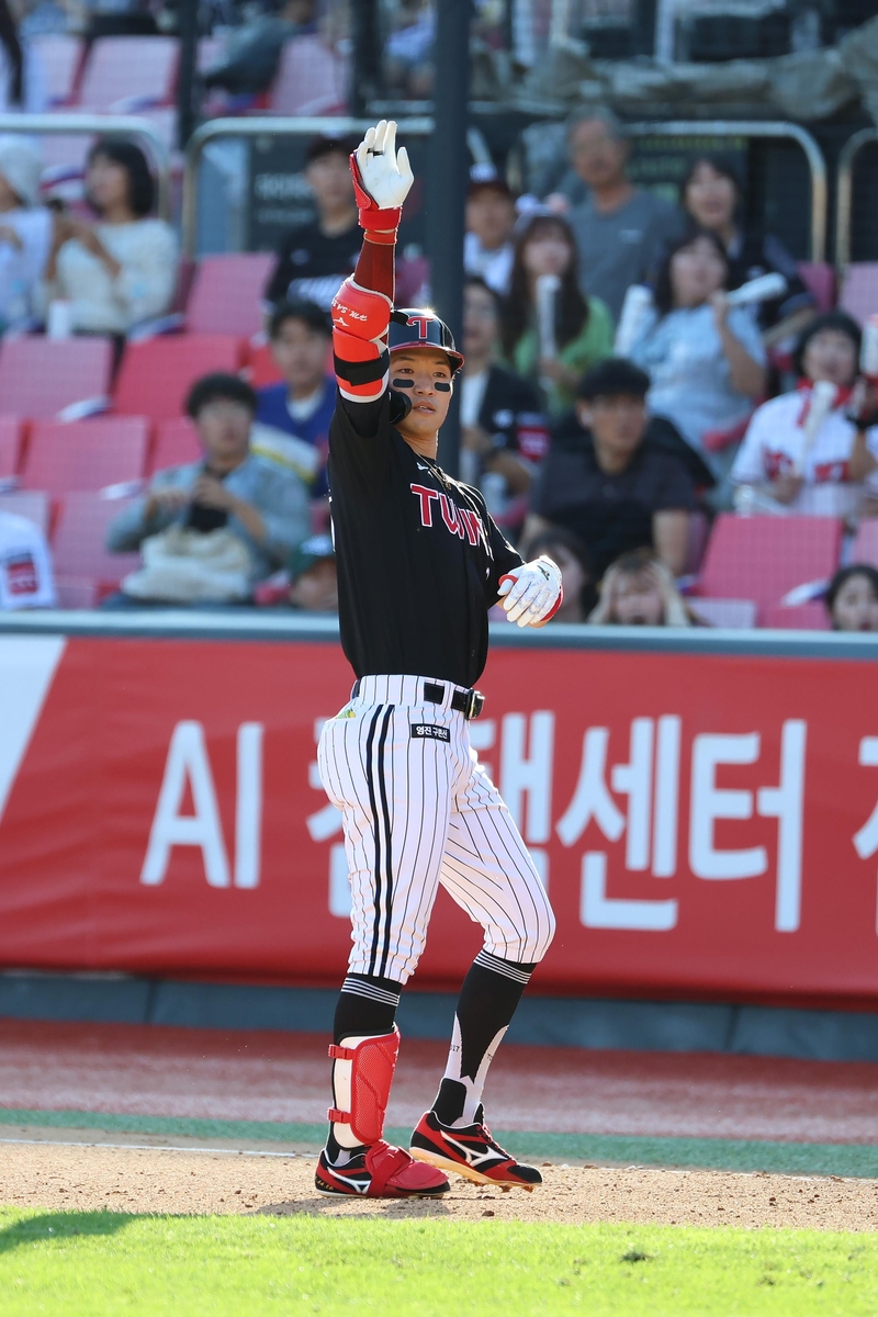 '치리노스 호투+박해민 3안타' LG, kt 꺾고 우승 매직넘버 '7'