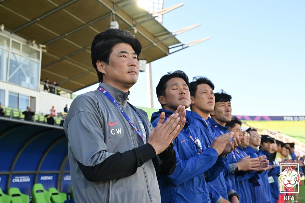 이창원 감독과 코칭스태프